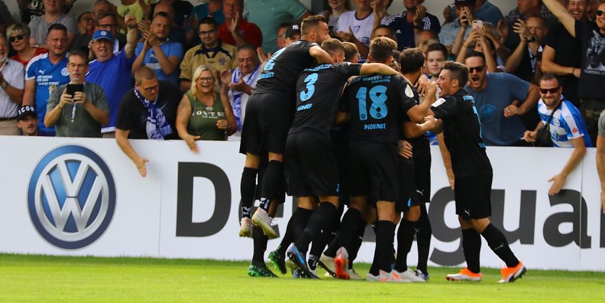 Bild: Jubel nach dem 1:0 f&uuml;r Wacker