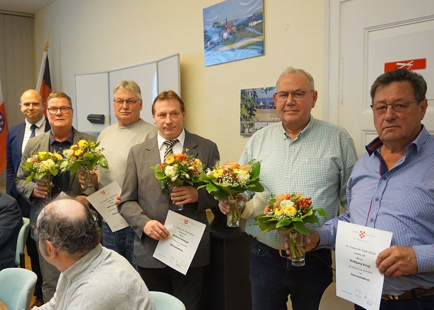 Bild: Als Ehrenstadtr&auml;te wurden Andreas Dresler (BBE), Klaus-Dieter Drick (FDP), Ulrich Franke, Wolfgang Krug (beide CDU), Manfred Schminkel und Winfried Ehrhold (beide Die Linke) ernannt. 