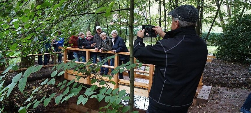Bild: Die Br&uuml;cke &uuml;ber den L&ouml;nsteich
