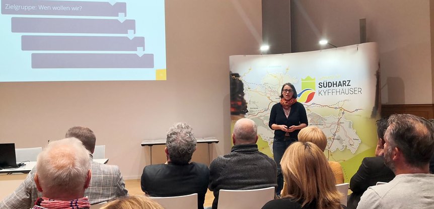 Bild: Kristine Honig bei der Vorstellung