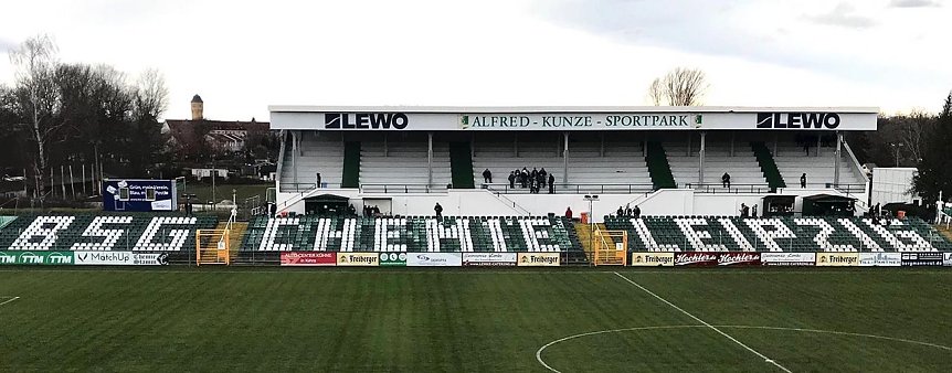 Bild: Blick auf die Trib&uuml;ne