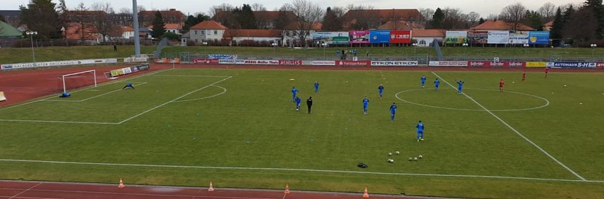 Bild: Die Mannschaften machen sich warm