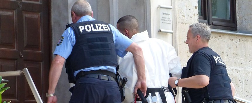 Bild: Dem Haftrichter vorgef&uuml;hrt