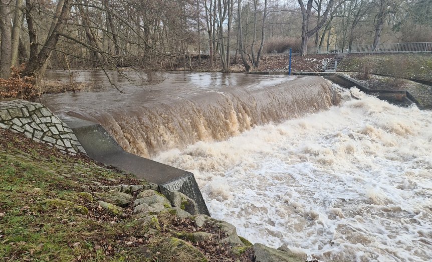 Bild: Das Wehr der Zorge am Nordh&auml;user Stadtpark heute um 11 Uhr