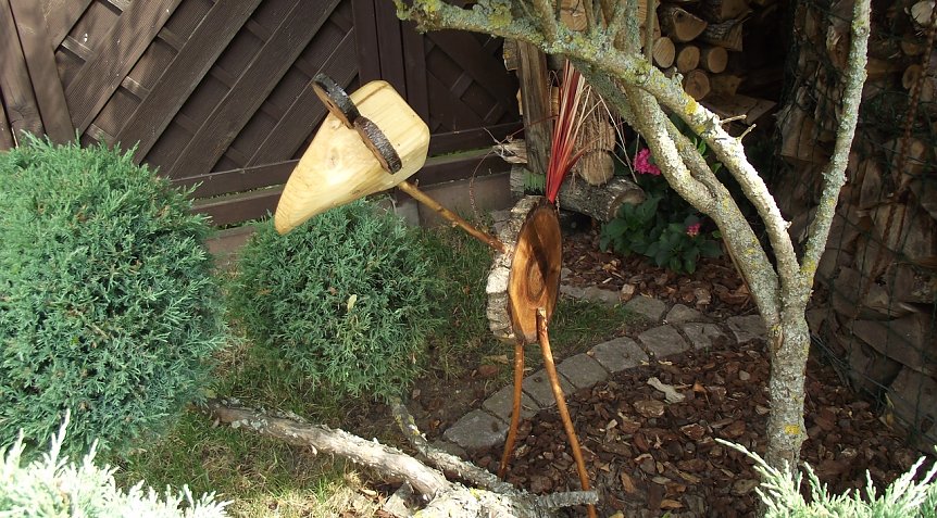 Bild: Holzschnitzereien von Detlef Helbing
