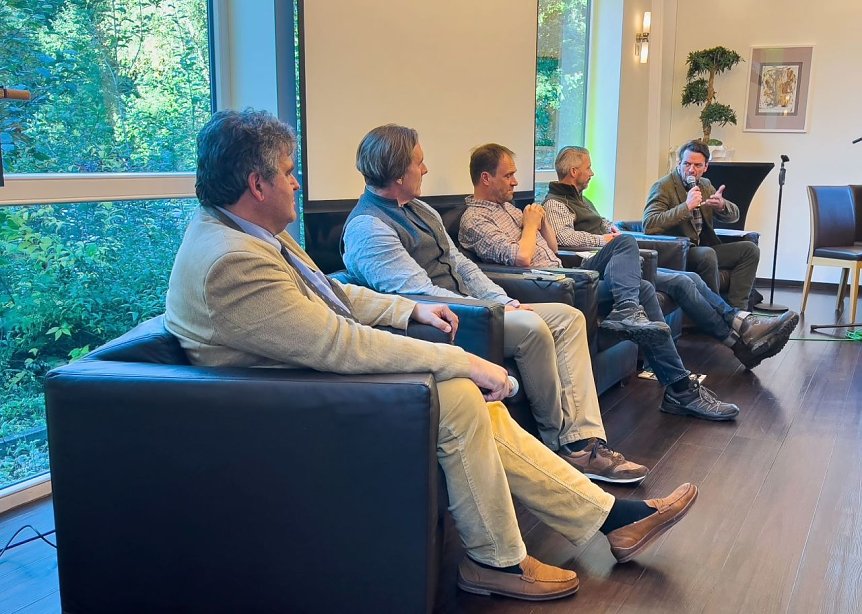 Bild: Prof. Dr. Dr. habil. Sven Herzog, Dr. Daniel Hoffmann, Lars Kothe, Leiter des Forstbetriebs der Firma Knauf, Michael H&uuml;bner, Hohnsteiner Forst GbR - F&uuml;rstlich Stolbergsche Verwaltung,  Dr. Lucas von Bothmer