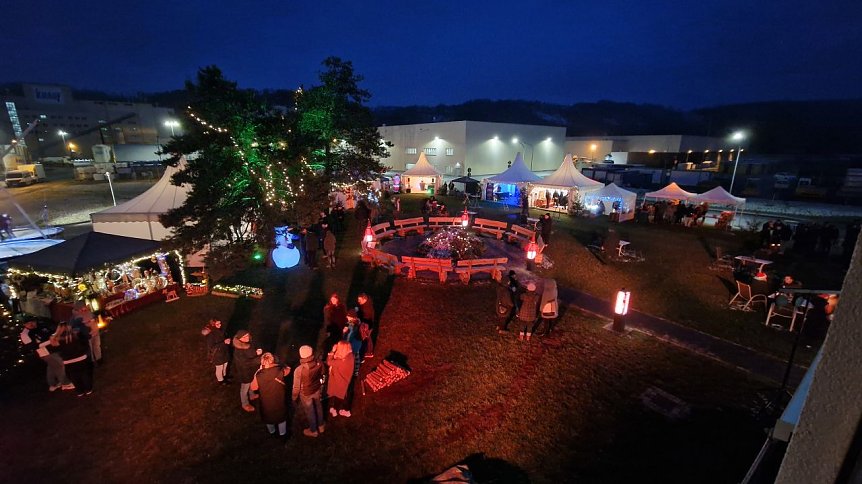 Bild: Weihnachtsmarkt auf dem Werksgel&auml;nde von Knauf