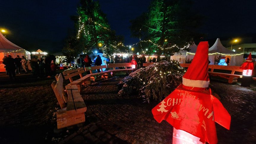 Bild: Weihnachtsmarkt auf dem Werksgel&auml;nde von Knauf