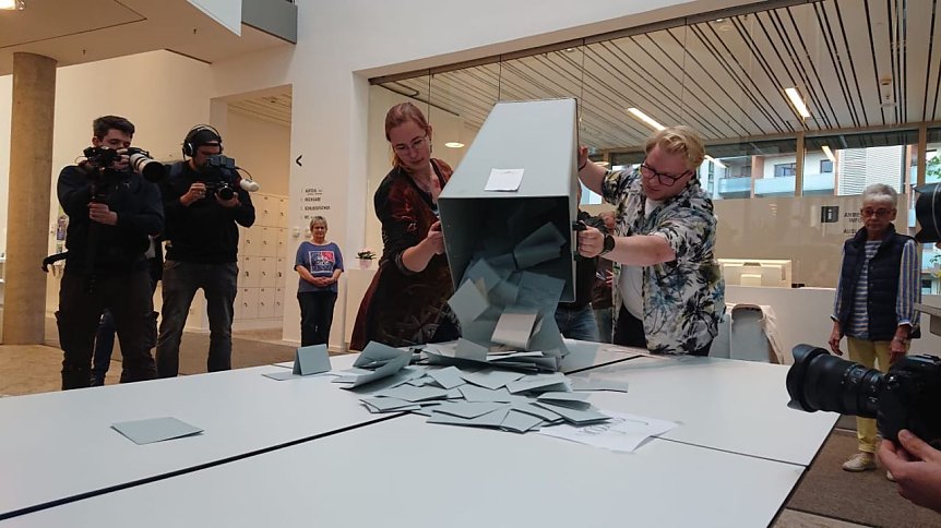 Bild: Die Ausz&auml;hlung hat begonnen