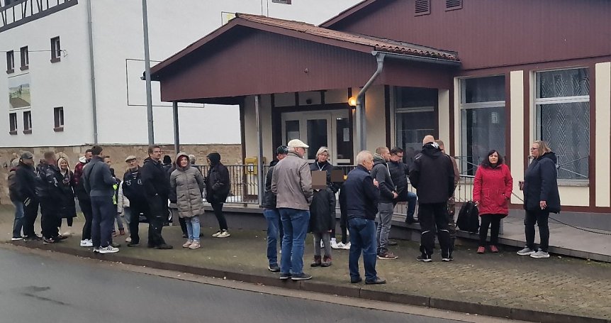 Bild: B&uuml;rger misstrauen weiterhin der Politik