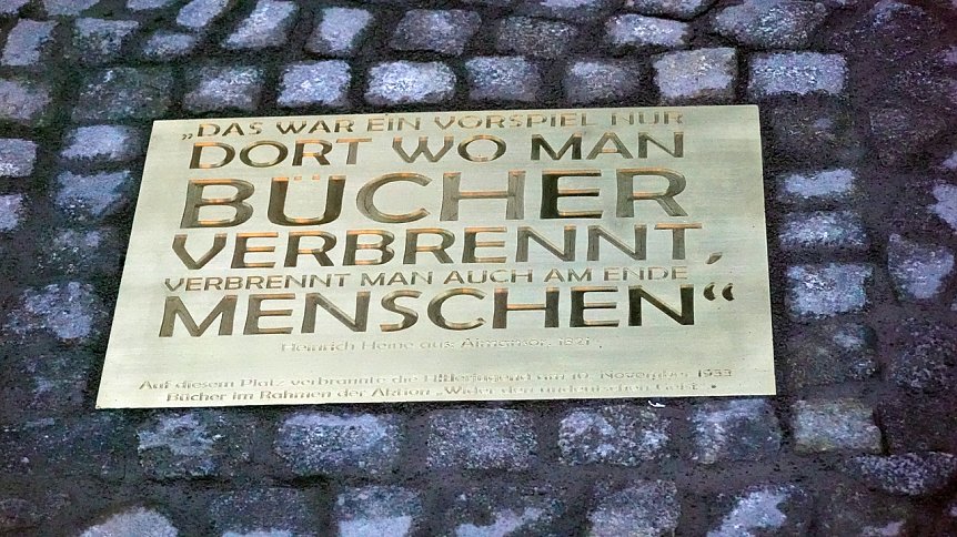 Bild: Gedenktafel eingeweiht