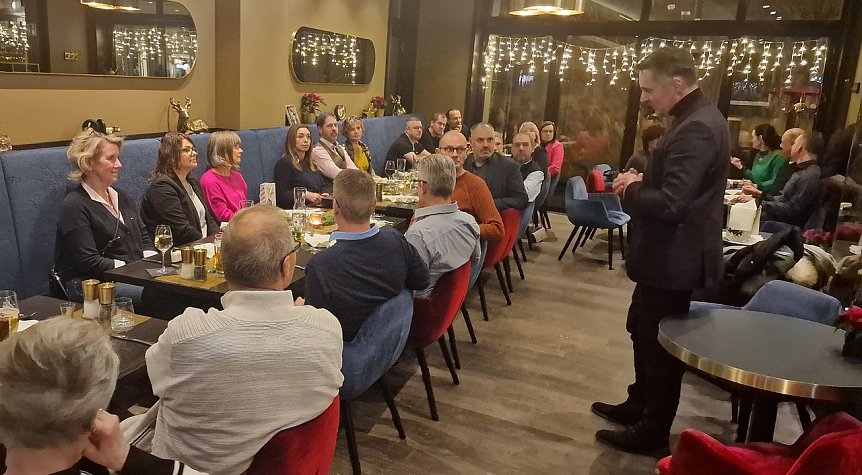 Bild: Zu Gast in Nordhausen: NUV-Chef Niels Neu begr&uuml;&szlig;t die G&auml;ste