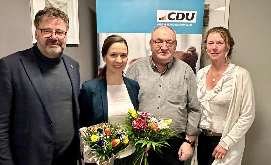 Bild: Gratulation an Carolin Gerbothe