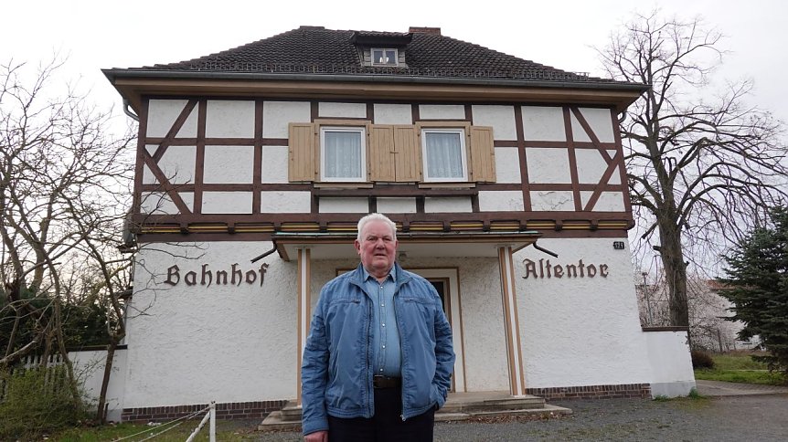 Bild: Wohnt 43 Jahre im Bahnhof Altentor