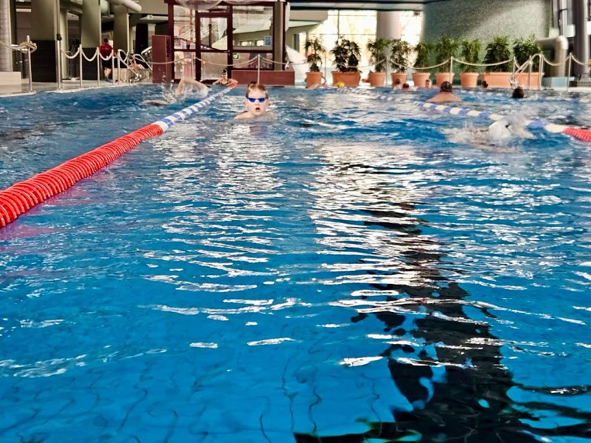 Bild: Schwimmen f&uuml;r einen guten Zweck