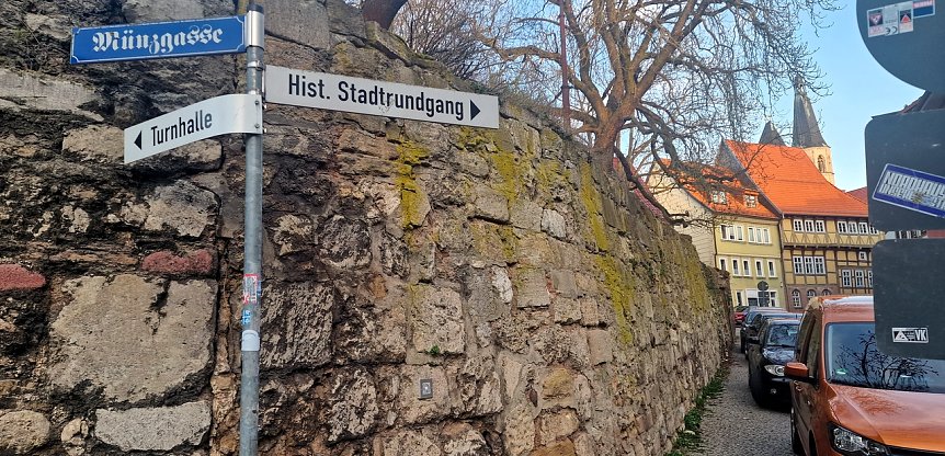 Bild: Diese Mauer soll "weg"
