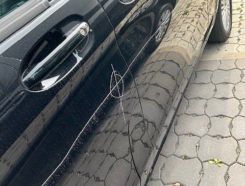 Bild: Besch&auml;digtes Fahrzeug
