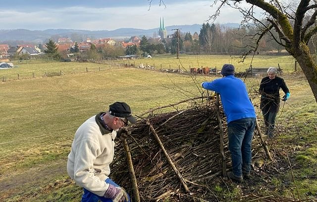 Bild: Auf der Streuobstwiese gibt es immer was zu tun...