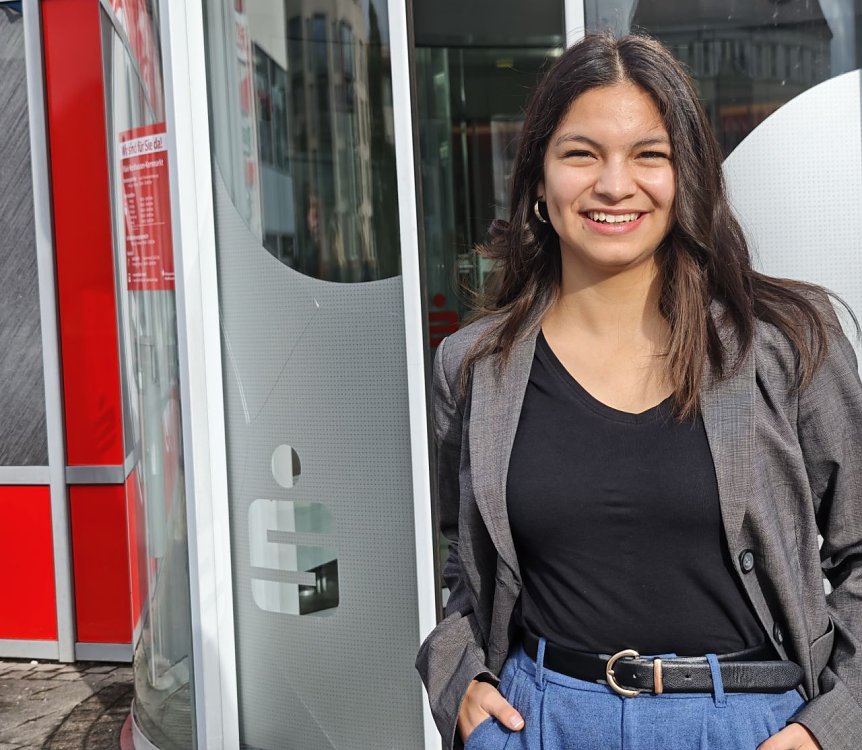 Bild: Naomi Betancourt ist nun Bankkauffrau