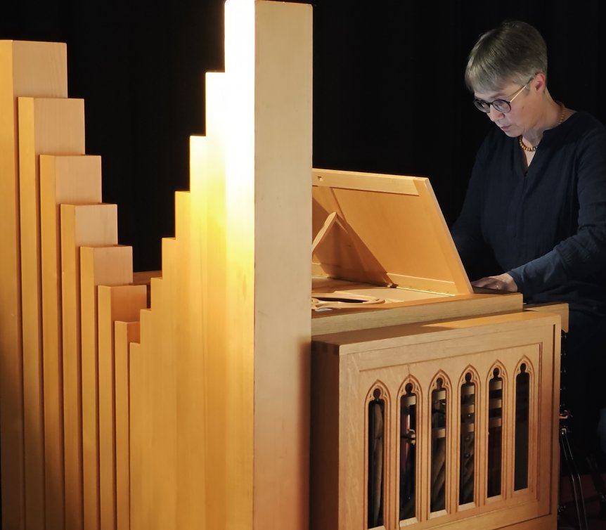 Bild: Finale und H&ouml;hepunkt war das Orgelspiel von Kirchenmusikerin Christine Heimrich aus Ilfeld
