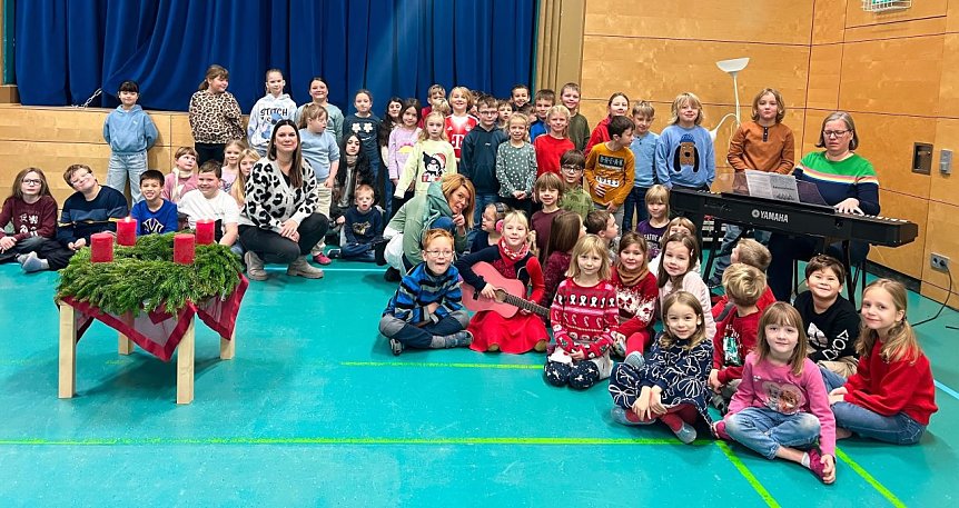 Bild: An der evangelischen Grundschule wird viel gesungen
