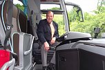 Seit 43 Jahren f&auml;hrt Jochen Keilholz als Busfahrer unfallfrei durch die Lande. Er lernte europaweit  viele L&auml;nder und Sehensw&uuml;rdigkeiten kennen. (Foto: Kurt Frank)