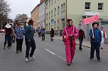 Närrinnen und Narren trotzen Wetter (2) (Foto: Karl-Heinz Herrmann) Närrinnen und Narren trotzen Wetter (2) (Foto: Karl-Heinz Herrmann)