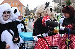 Närrinnen und Narren trotzen Wetter (2) (Foto: Karl-Heinz Herrmann) Närrinnen und Narren trotzen Wetter (2) (Foto: Karl-Heinz Herrmann)