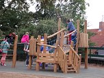 ist er nicht toll - der neue spielplatz...und noch viel größer (Foto: bwi) ist er nicht toll - der neue spielplatz...und noch viel größer (Foto: bwi)