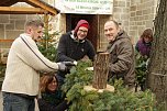 Vorbereitungen f&uuml;r den Handwerkermarkt vor der Blasii-Kirche (Foto: Angelo Glashagel)