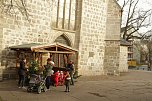 Vorbereitungen f&uuml;r den Handwerkermarkt vor der Blasii-Kirche (Foto: Angelo Glashagel)