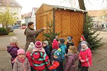 Vorbereitungen f&uuml;r den Handwerkermarkt vor der Blasii-Kirche (Foto: Angelo Glashagel)