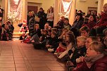 Volles Haus - der Weihnachtsbasar der Petersbergschule lockte jede Menge Besucher (Foto: Angelo Glashagel) Volles Haus - der Weihnachtsbasar der Petersbergschule lockte jede Menge Besucher (Foto: Angelo Glashagel)
