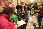 Volles Haus - der Weihnachtsbasar der Petersbergschule lockte jede Menge Besucher (Foto: Angelo Glashagel) Volles Haus - der Weihnachtsbasar der Petersbergschule lockte jede Menge Besucher (Foto: Angelo Glashagel)
