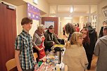 Volles Haus - der Weihnachtsbasar der Petersbergschule lockte jede Menge Besucher (Foto: Angelo Glashagel) Volles Haus - der Weihnachtsbasar der Petersbergschule lockte jede Menge Besucher (Foto: Angelo Glashagel)