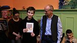 Geschichtenerzähler im Familienzentrum ausgezeichnet (Foto: Angelo Glashagel) Geschichtenerzähler im Familienzentrum ausgezeichnet (Foto: Angelo Glashagel)