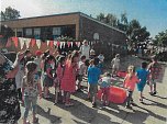 Farbenfroh Sommerparty bei den Bienenkindern (Foto: Sandra Schmidt)