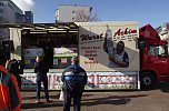 Marktschreier auf dem Bebel-Platz (Foto: Kurt Frank)