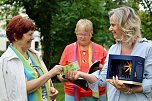 v.l. Annelie Ihling, Vorstandsvorsitzende Frankenhäuser Frauenchor; Silke Kastner von Geschenkeladen "Kastner wünschen und schenken". (Foto: Eva Maria Wiegand)