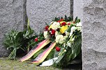 Gedenken zum Volkstrauertag im Ehrenhain auf dem Hauptfriedhof in Sondershausen (Foto: Eva Maria Wiegand) Gedenken zum Volkstrauertag im Ehrenhain auf dem Hauptfriedhof in Sondershausen (Foto: Eva Maria Wiegand)