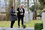 Gedenken zum Volkstrauertag auf im Ehrenhain auf dem Hauptfriedhof in Sondershausen (Foto: Eva Maria Wiegand) Gedenken zum Volkstrauertag auf im Ehrenhain auf dem Hauptfriedhof in Sondershausen (Foto: Eva Maria Wiegand)