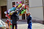 Bunte Luftballons auf dem Sondershäuser Ostermarkt (Foto: Eva Maria Wiegand)