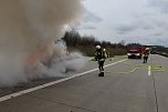 Ausgebranntes Auto auf der A38 bei Leinefelde (Foto: Feuerwehr Heiligenstadt)