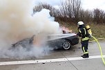 Ausgebranntes Auto auf der A38 bei Leinefelde (Foto: Feuerwehr Heiligenstadt)