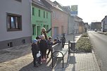 Die &auml;lteren Kita-Kinder besuchen eine Haltestelle in Bad Frankenhausen (Foto: Katrin Milde)
