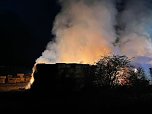 Brennende Strohballen bei Donndorf (Foto: Feuerwehr Donndorf/Silvio Dietzel) Brennende Strohballen bei Donndorf (Foto: Feuerwehr Donndorf/Silvio Dietzel)