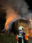 Brennende Strohballen bei Donndorf (Foto: Feuerwehr Donndorf/Silvio Dietzel) Brennende Strohballen bei Donndorf (Foto: Feuerwehr Donndorf/Silvio Dietzel)