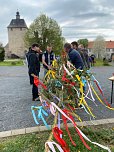 In Wolkramshausen durfte man heute endlich wieder einen Maibaum setzen (Foto: René Fullmann)