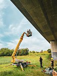 BUND baut Nisthilfen unter Brücken an (Foto: J.Papke)