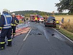 Drei Verletzte und ein ausgebranntes Fahrzeug - das ist die Bilanz nach einem Unfall bei Großlohra (Foto: S. Dietzel)